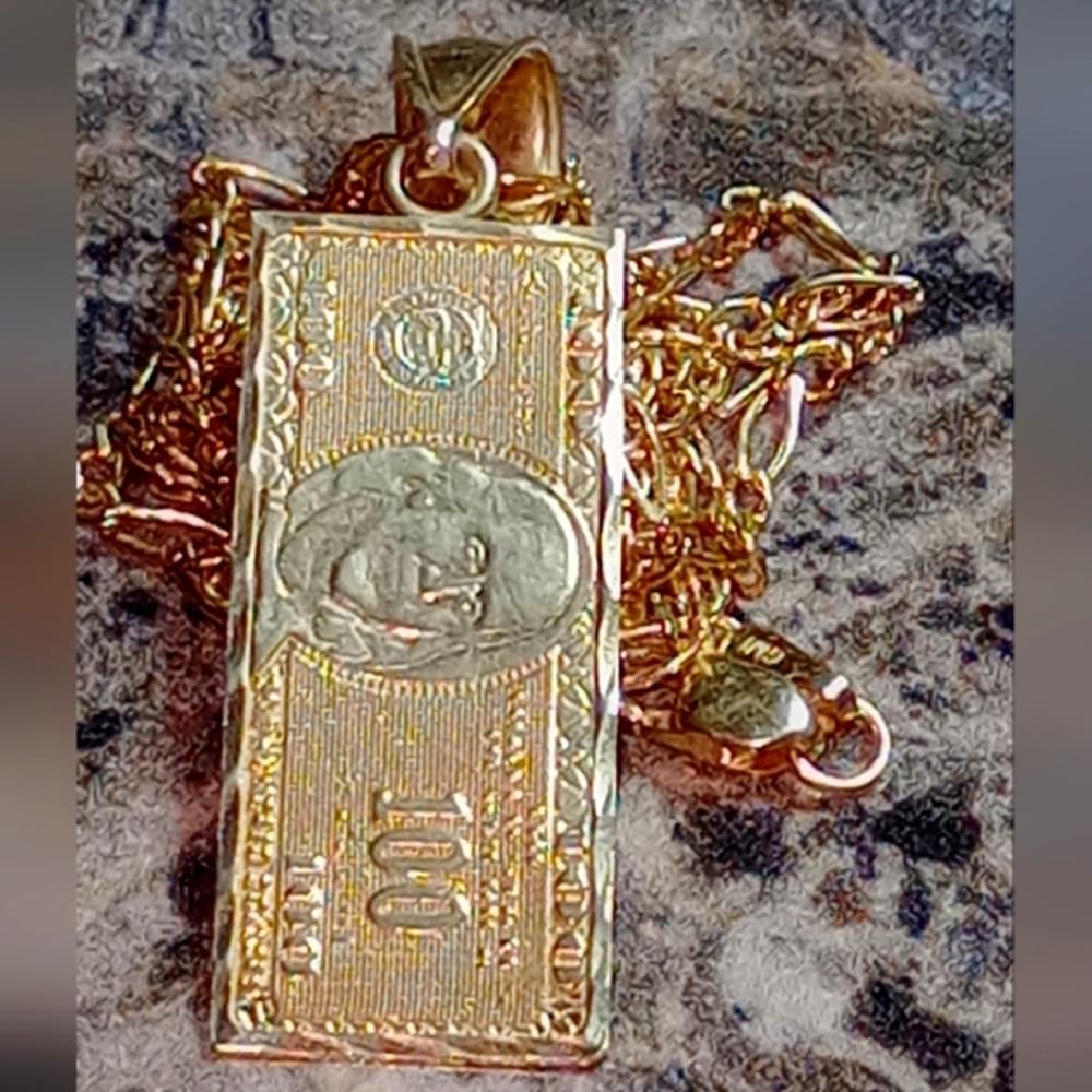 Solid 10k chain and 100 bill pendant it's 24 inches long